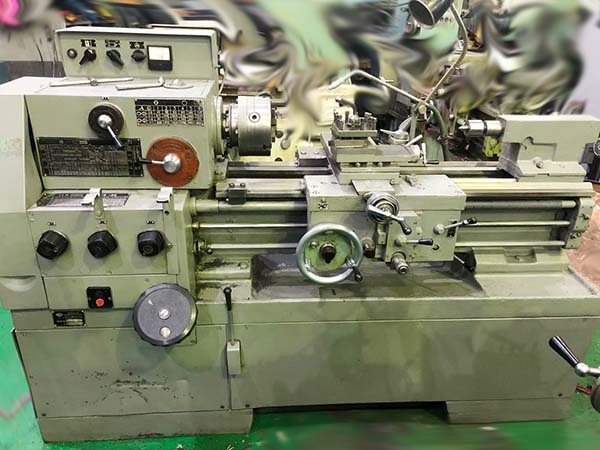 Фото токарно-гвинторізного верстата УТ16В Фото токарно-гвинторізного верстата УТ16В